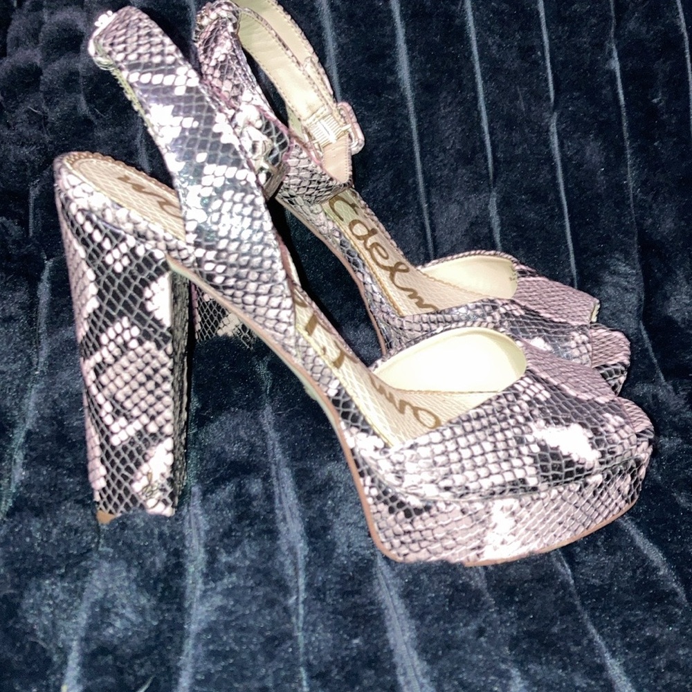 Sam Edelman light pink snake skin heel